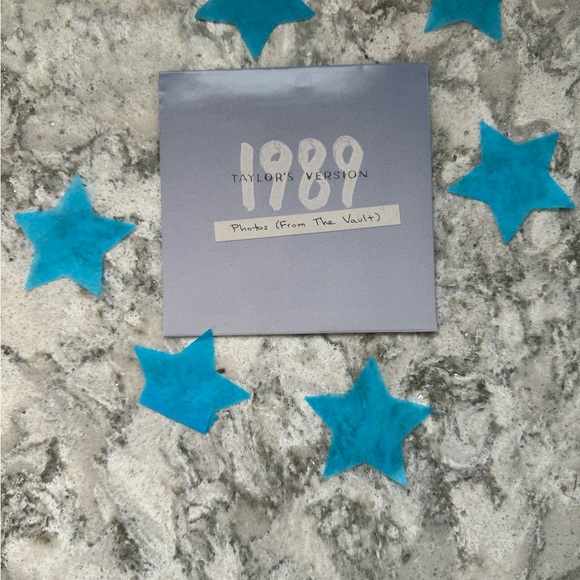 1989 (Taylor's Version) Crystal Skies Limited Edition Varient CD w/ Polaroids - Picture 6 of 7